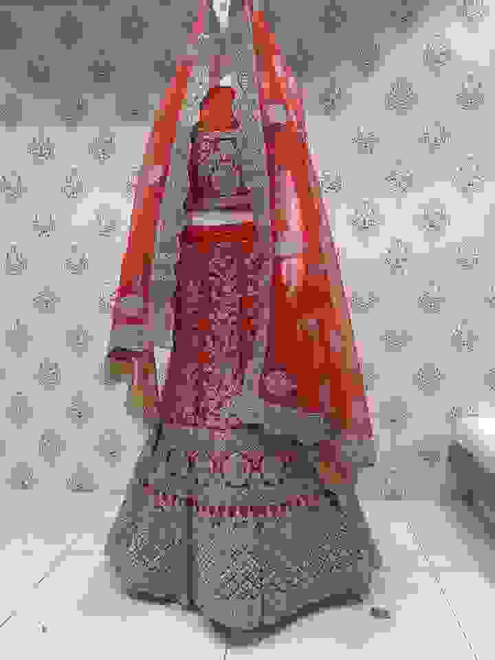 bridal outfits in daryaganj