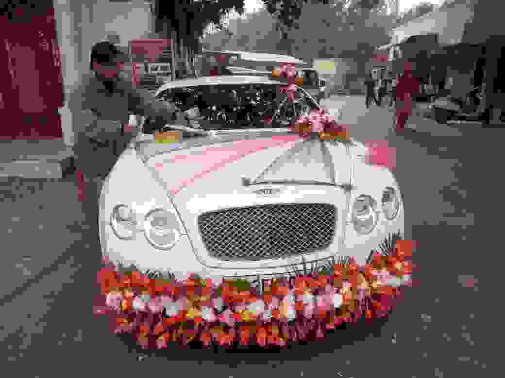 wedding transportation vintage cars in daryaganj