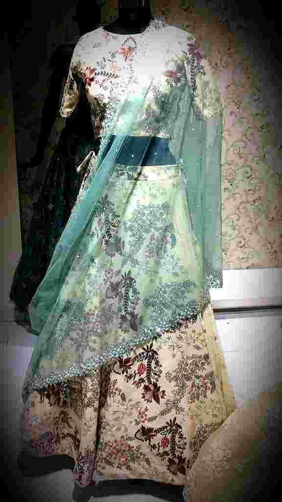 bridal outfits in punjabi bagh
