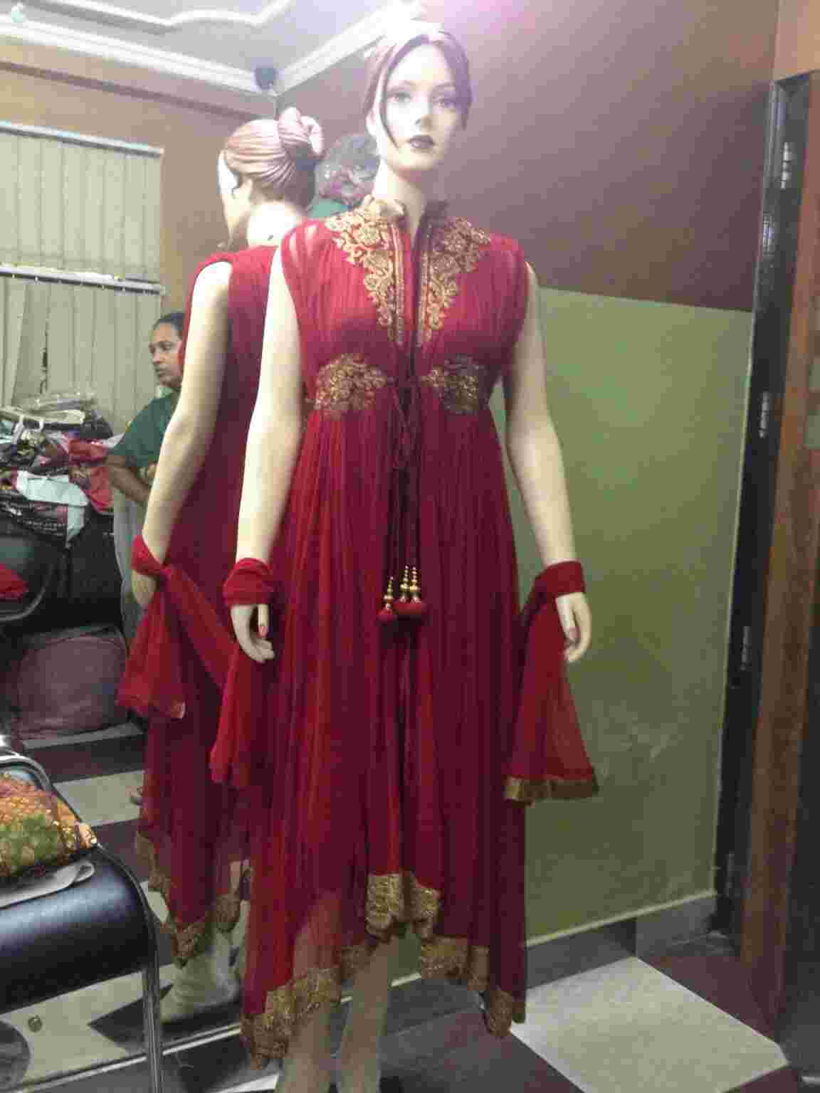bridal outfits in mayur vihar