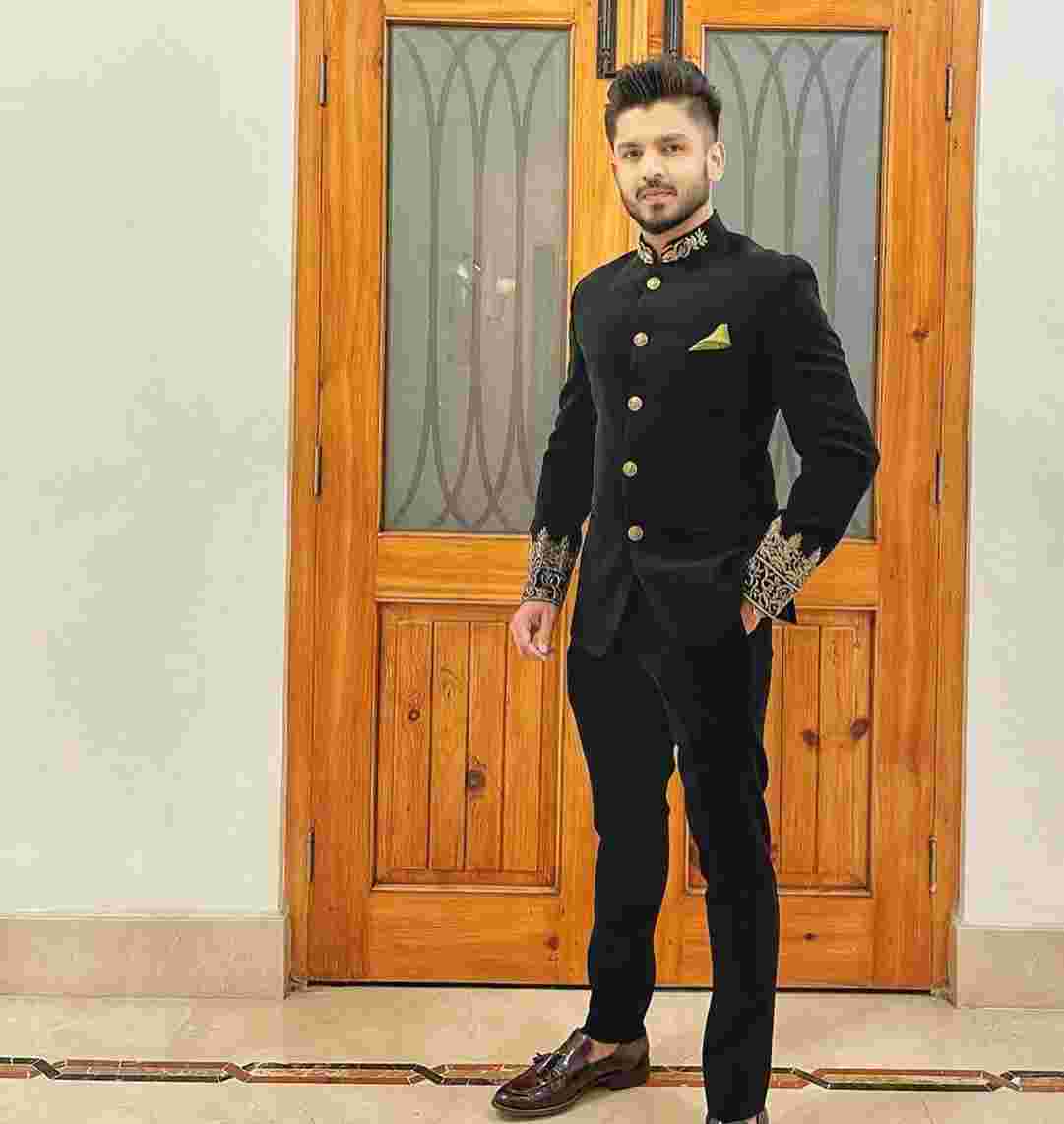 groom outfits in okhla