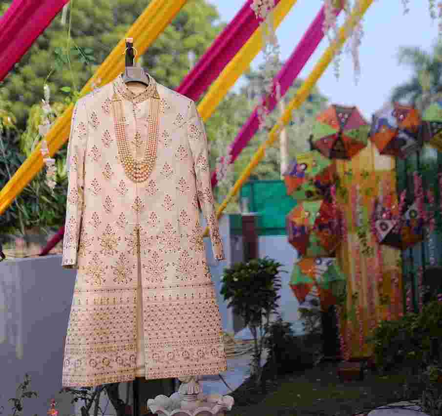 groom outfits in okhla