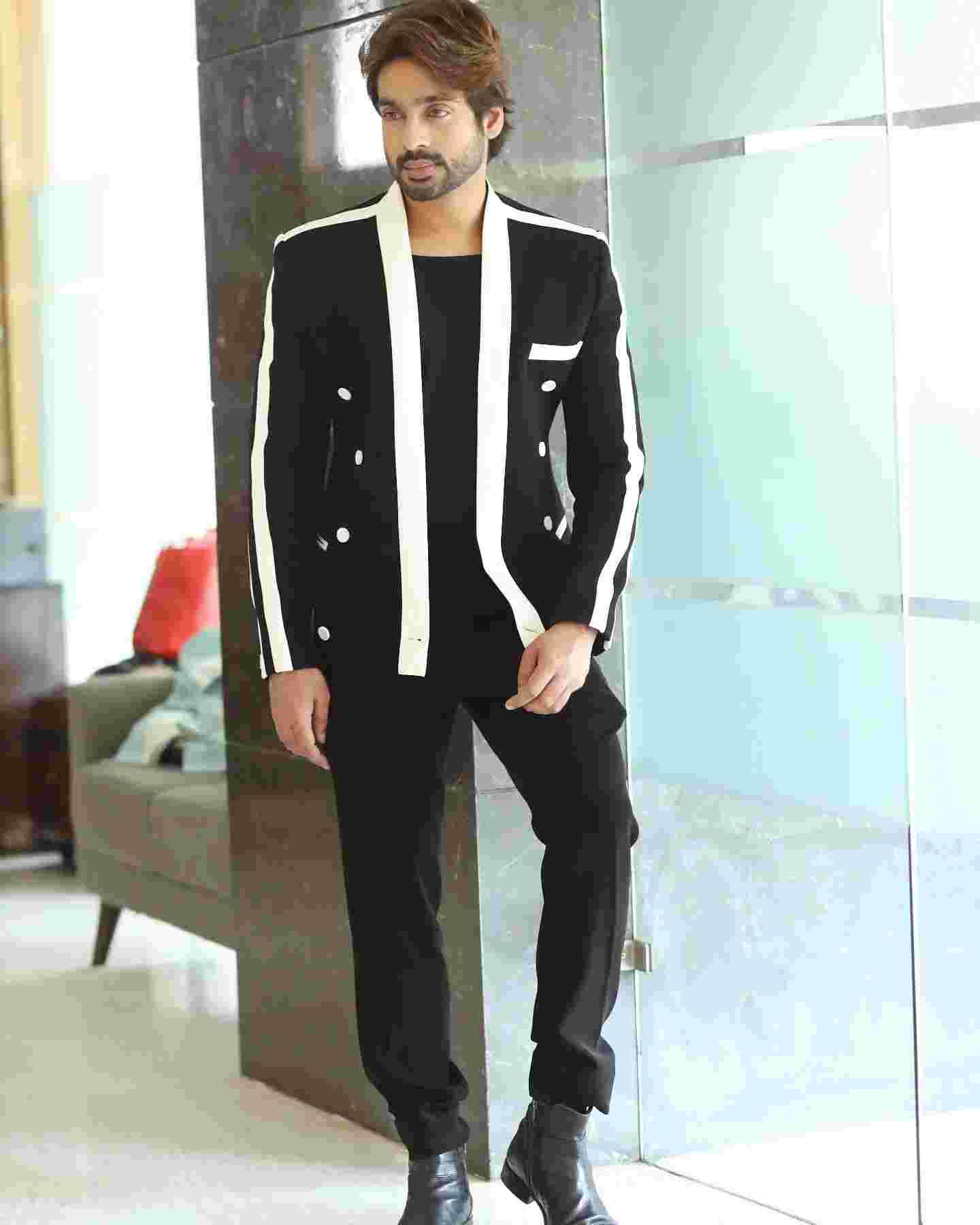 groom outfits in model town