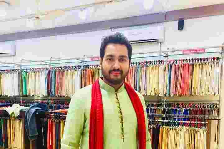 groom outfits in okhla