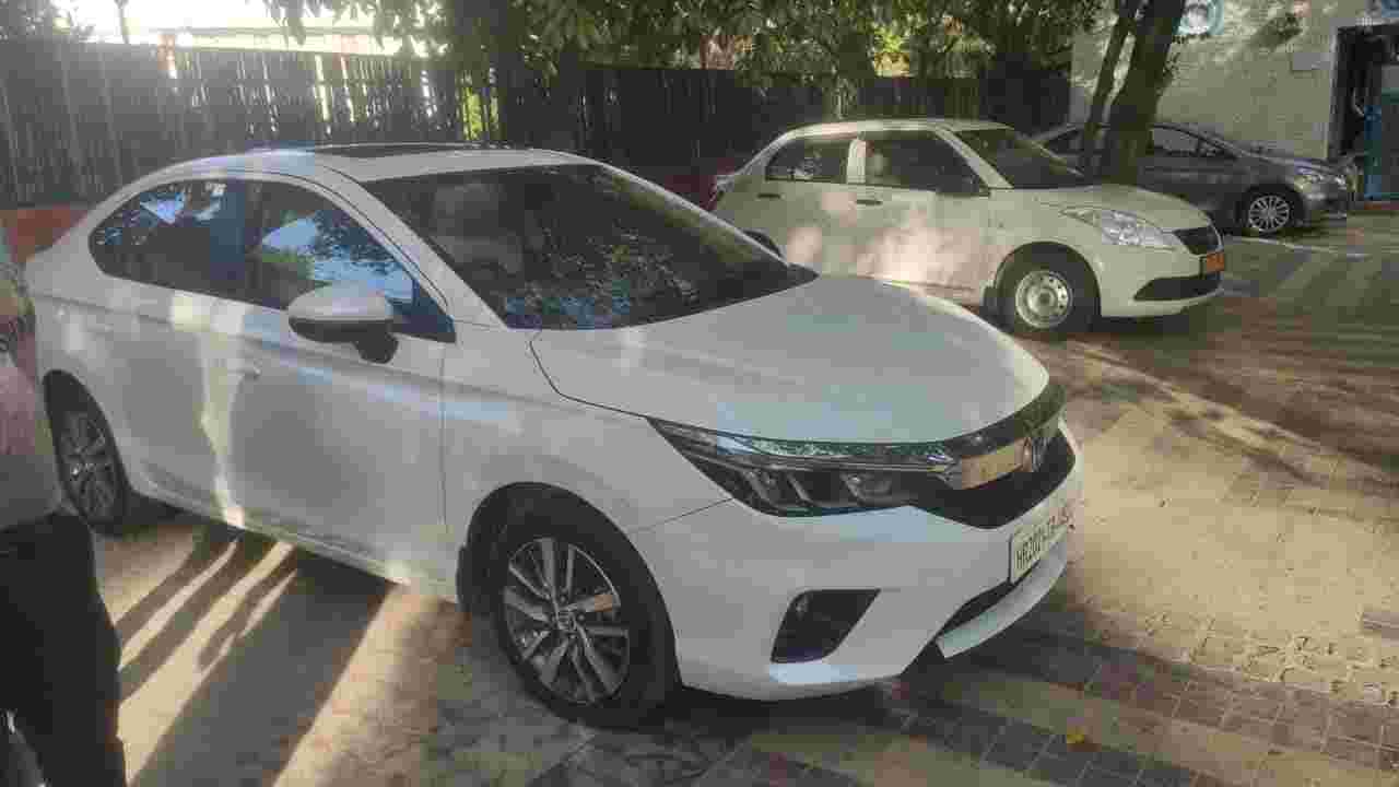 wedding transportation vintage cars in daryaganj