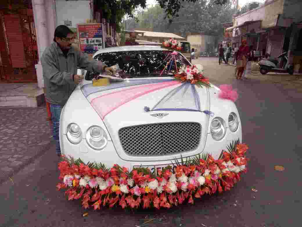 wedding transportation vintage cars in daryaganj