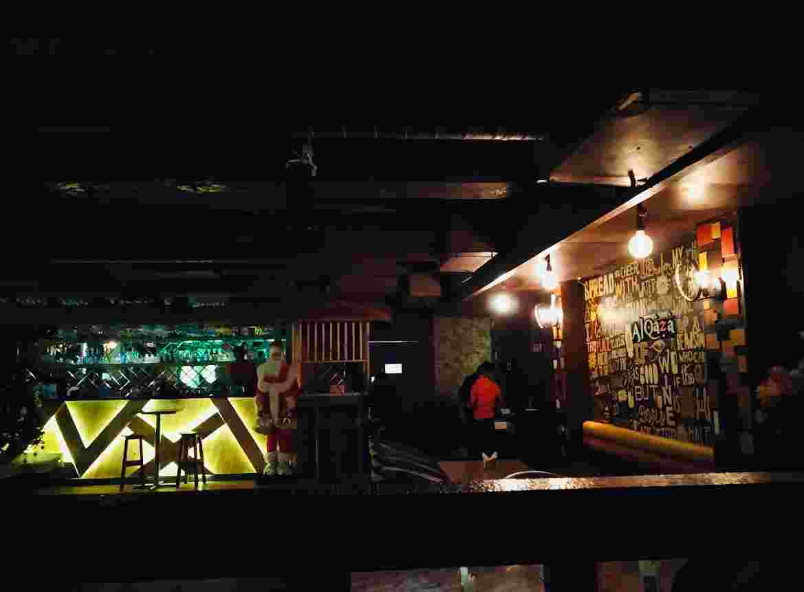 Al Qaza Lounge And Bar